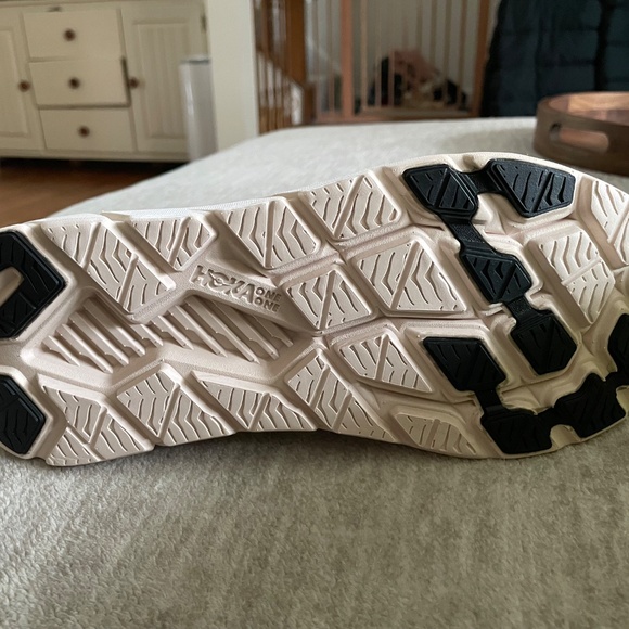 Hoka One One Pink BRAND NEW - Picture 4 of 10